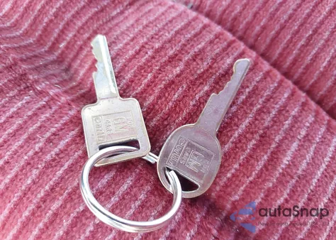 1993 Chevrolet Suburban K1500 из США, поврежденный, VIN 1GNFK16KXPJ321381